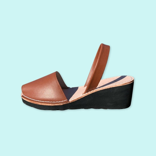 abarcas-menorquinas-cuña-alta-mujer-marron-piel-box