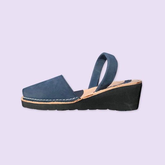 Abarca Menorquina - Mujer - Piel Nobuk - Cuña alta - Color Azul marino
