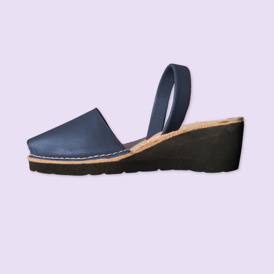 Diseño Marisol - Abarca menorquina - Mujer - Piel Box - Cuña Alta - Color Azul Marino