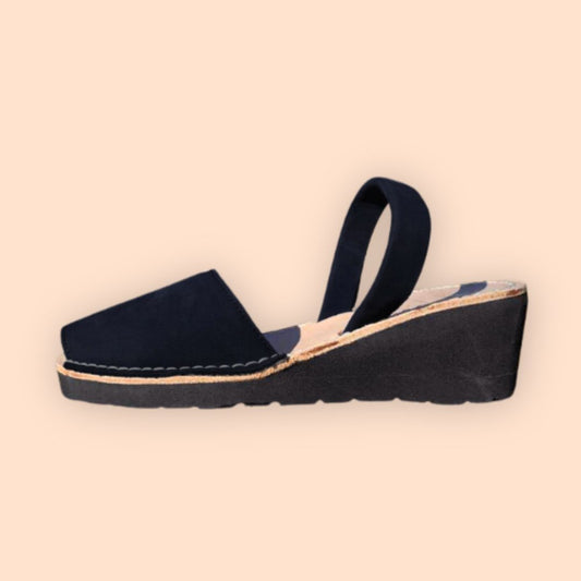 Abarca Menorquina - Mujer - Piel Nobuk - Cuña alta - Color Negro