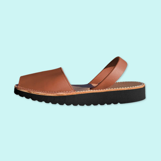 Abarca Menorquina - Mujer - Piel Box - Cuña Media - Color Cuero