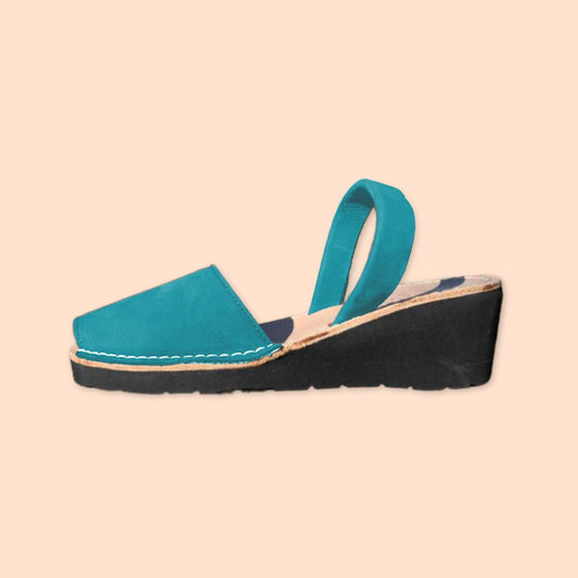 Abarca Menorquina - Mujer - Piel Nobuk - Cuña alta - Color Aguamarina