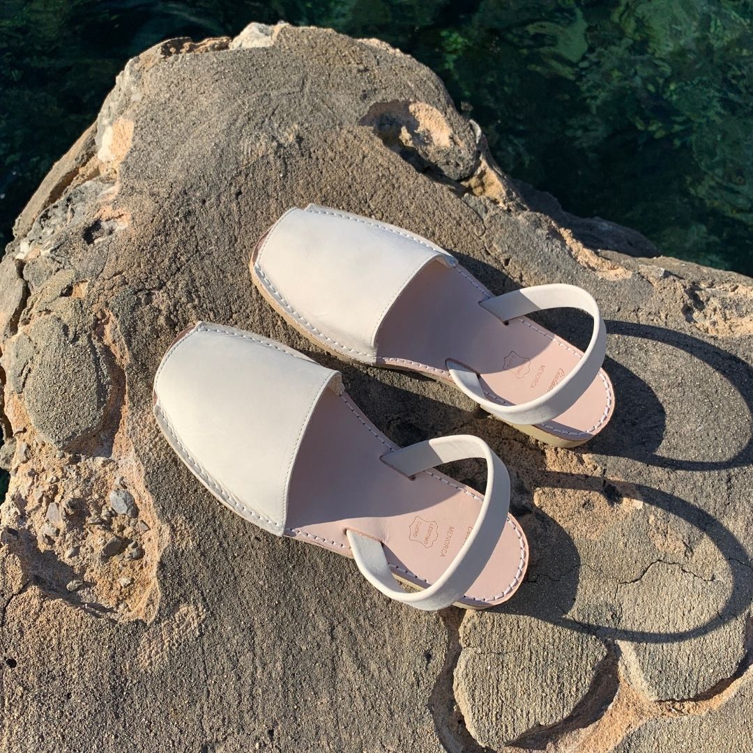 abarcas menorquinas mujer hombre niña piel nobuk color blanco originales