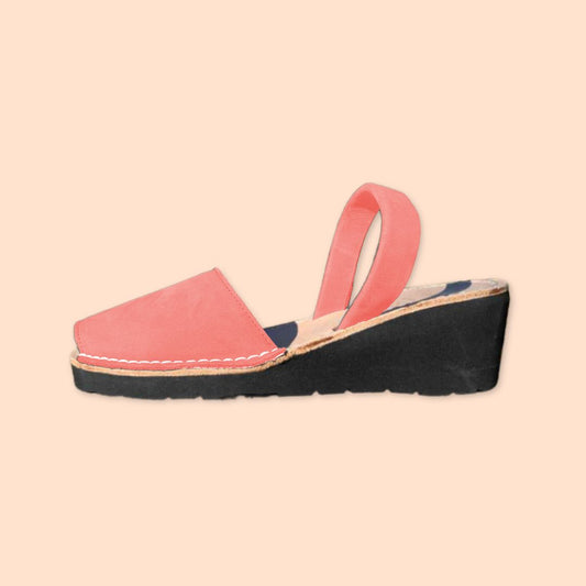 Abarca Menorquina - Mujer - Piel Nobuk - Cuña alta - Color Coral