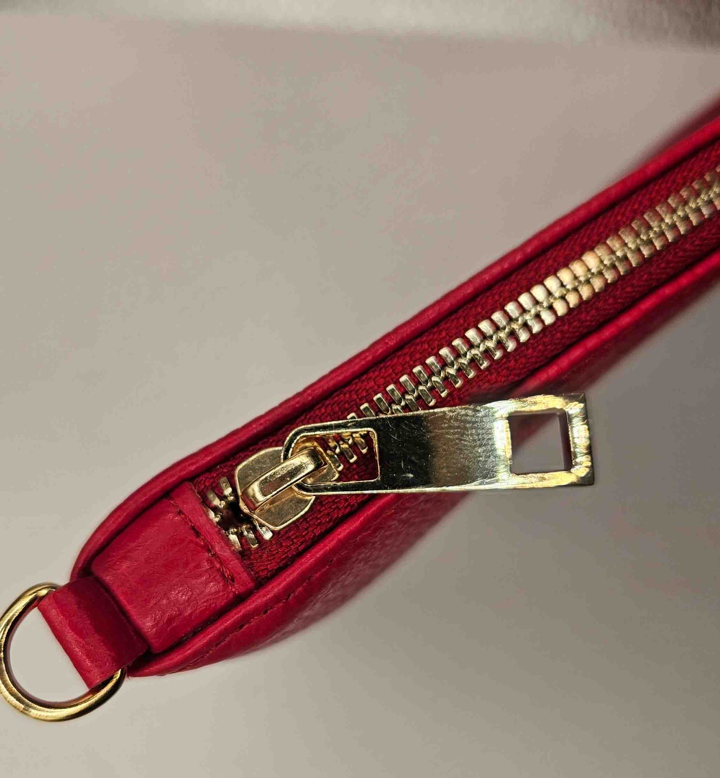 Granulado Burdeos con Interior Marrón en Piel de Serraje y Bolsillo de Piel Granulada