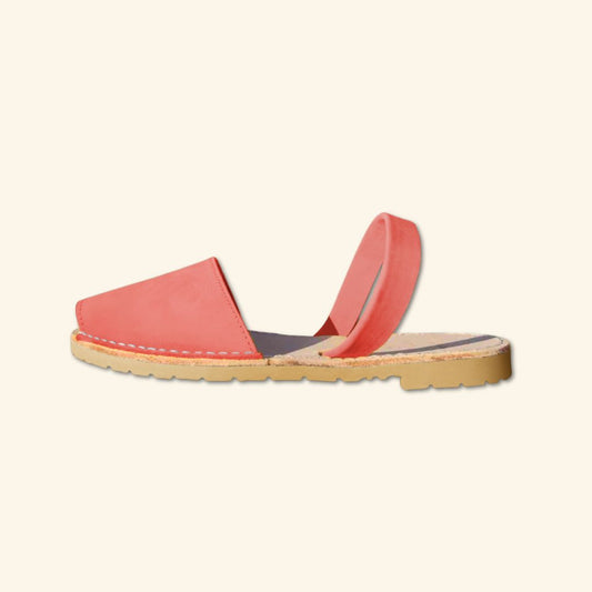 Diseño Hugo - Abarca Menorquina - Mujer / Hombre / Niño - Piel Nobuck - Suela Clásica Beige - Color Coral